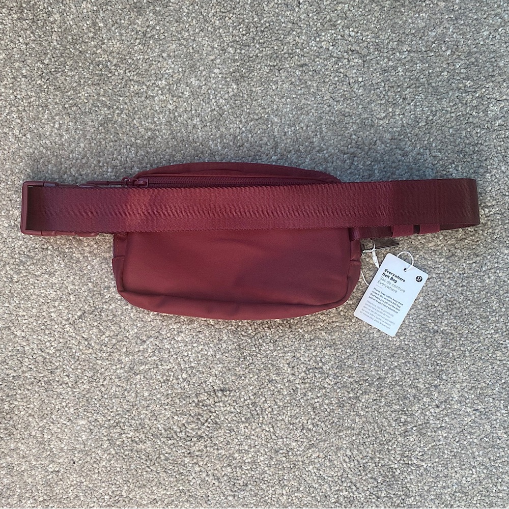 🎉NWT Lululemon Everywhere Belt, One Size, Burgundy - Picture 2 of 7